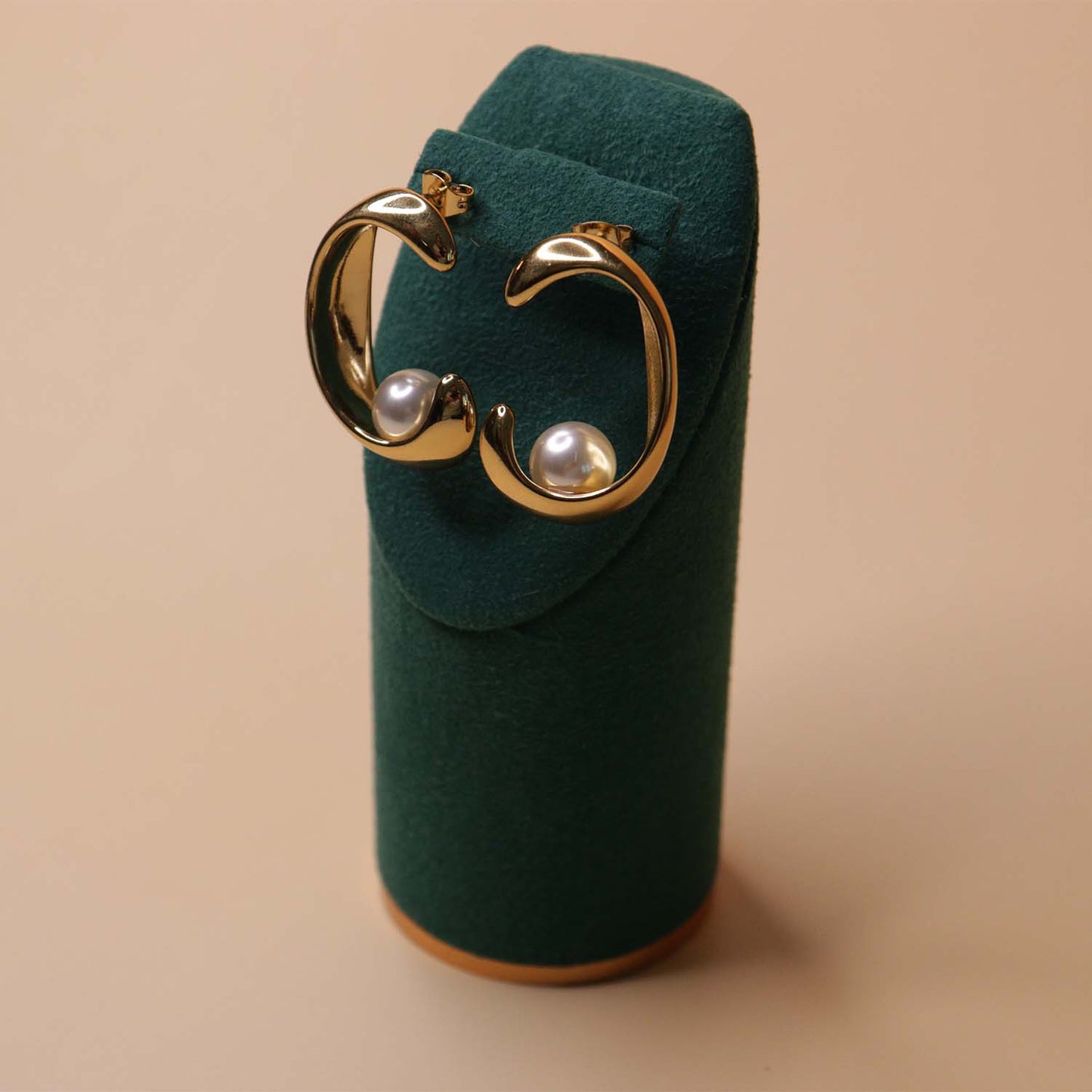 Pearl Touch Earrings