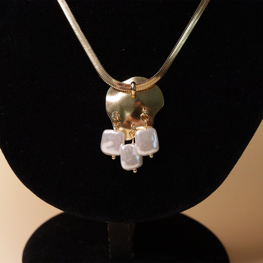 Molten Gold Pearl Neck Chain