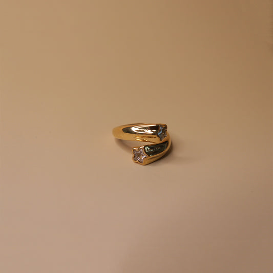 Star-Shaped Crystals Hugged-Style Ring