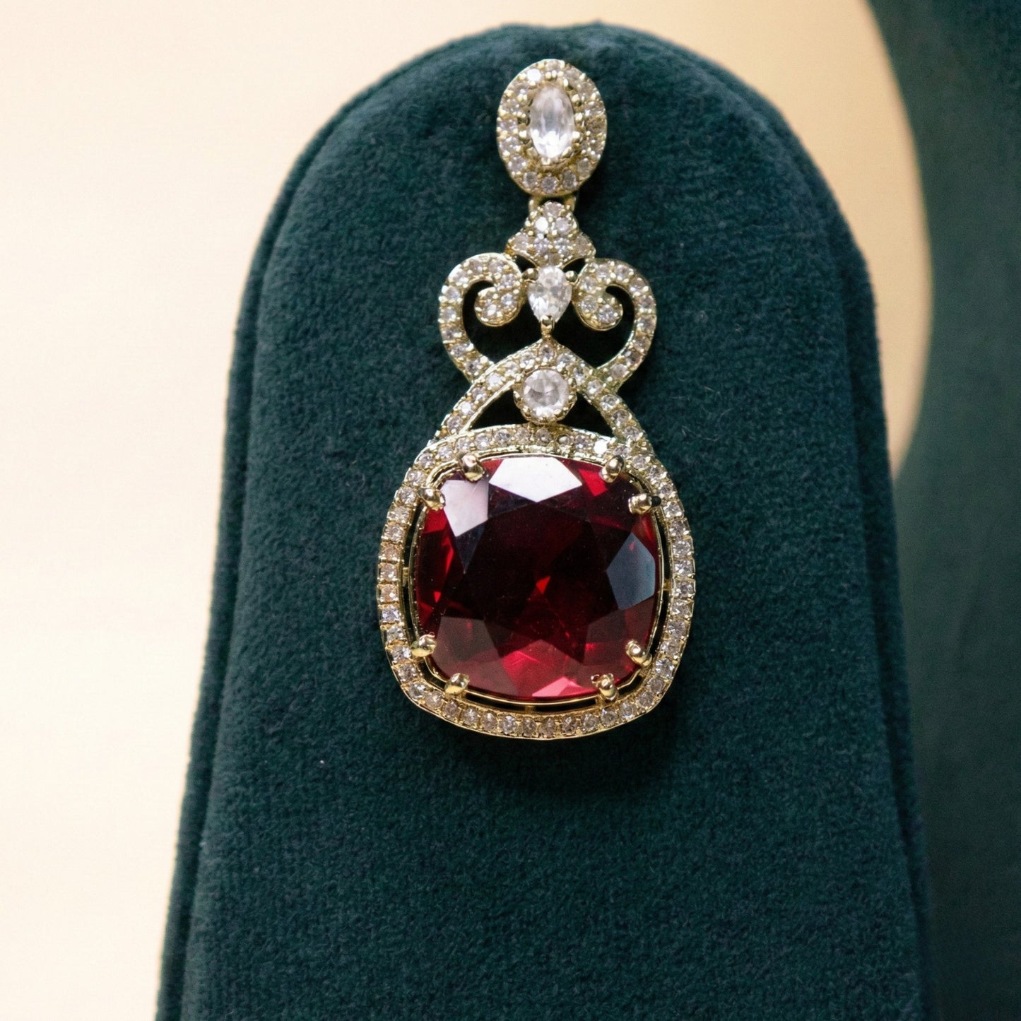 Queen’s Garnet Glory Set