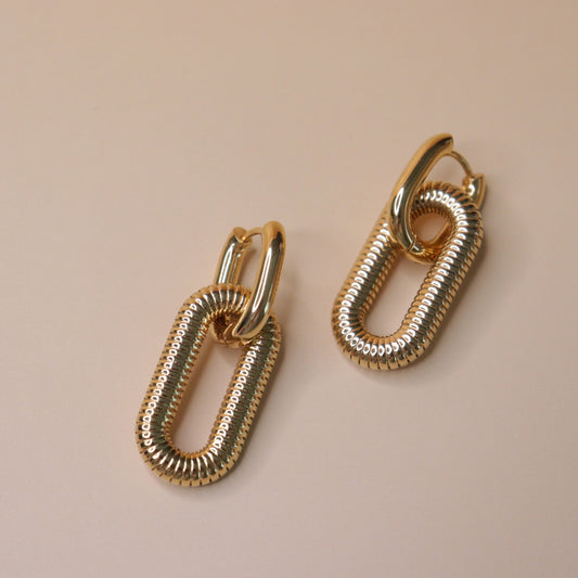 Bold Gaze Oval Earrings