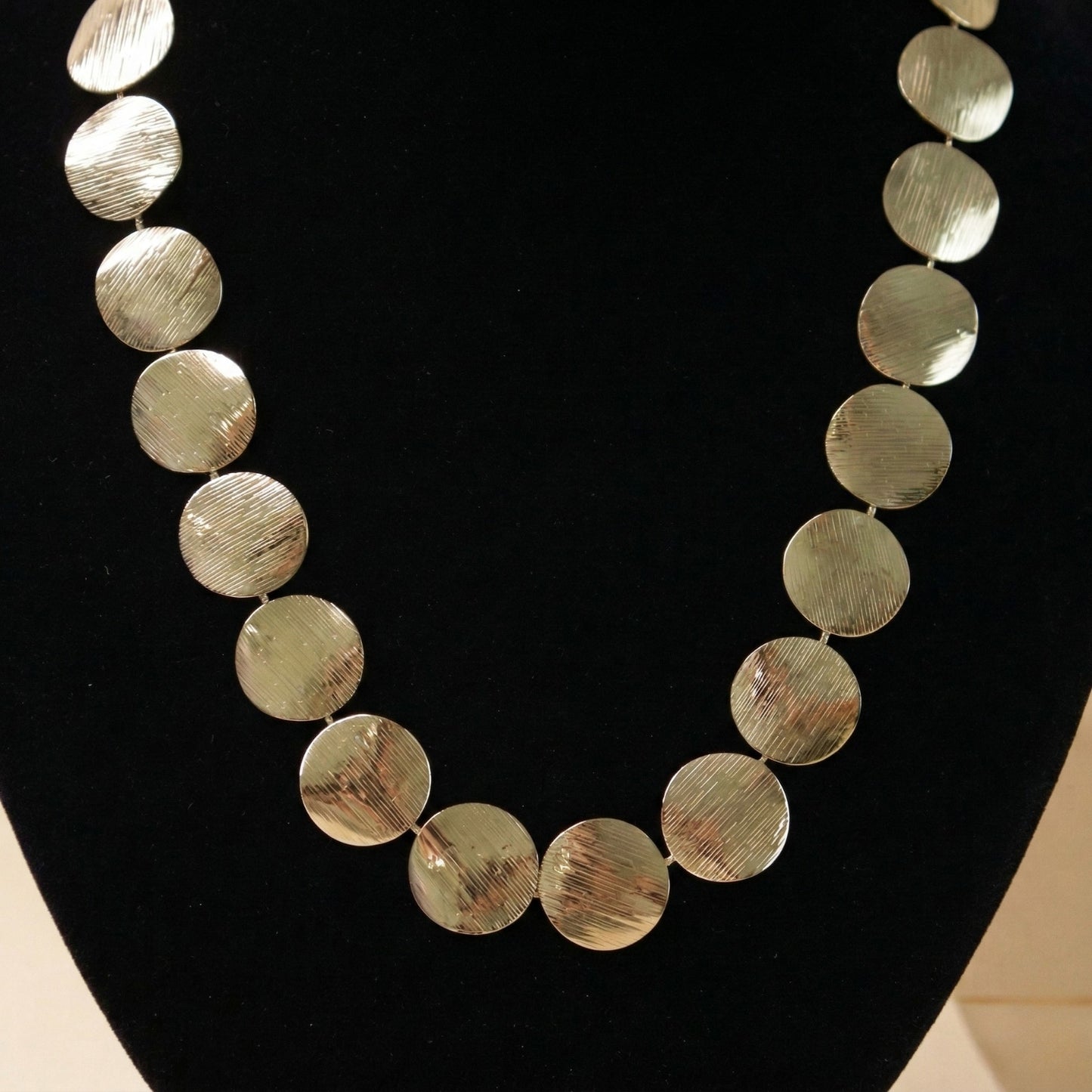 Aurelia Textured Neck Chain