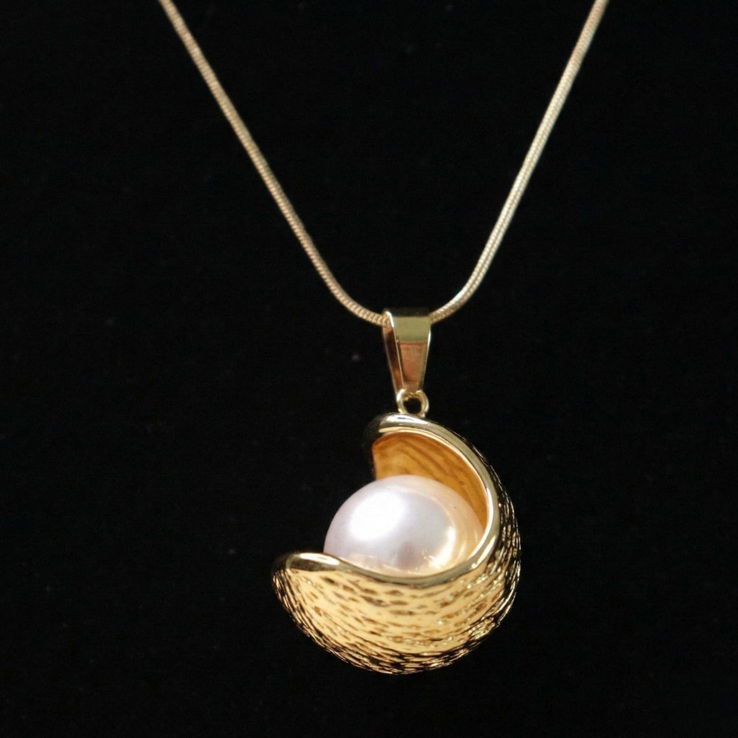 Gold-Tone Pearl Nest Neck Chain
