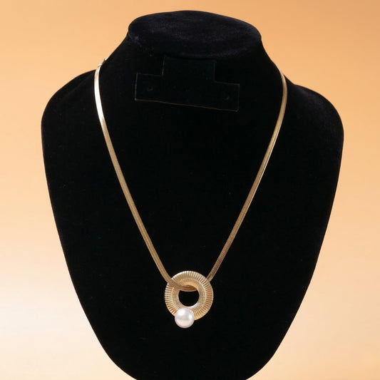 Rippled Pearl Drop Neck Chain