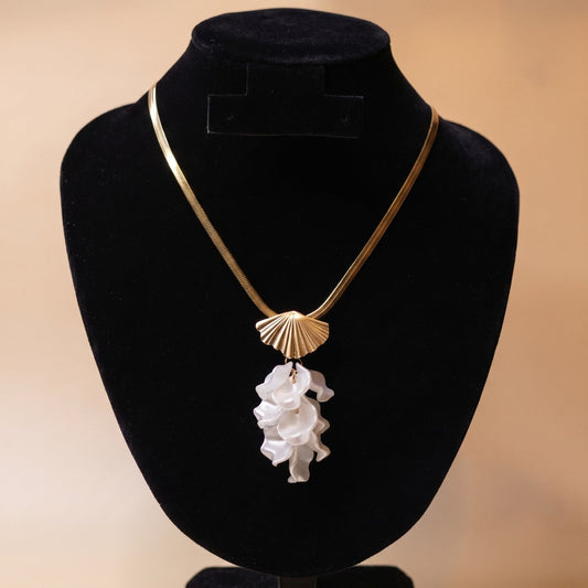 Seashell Bloom Neck Chain