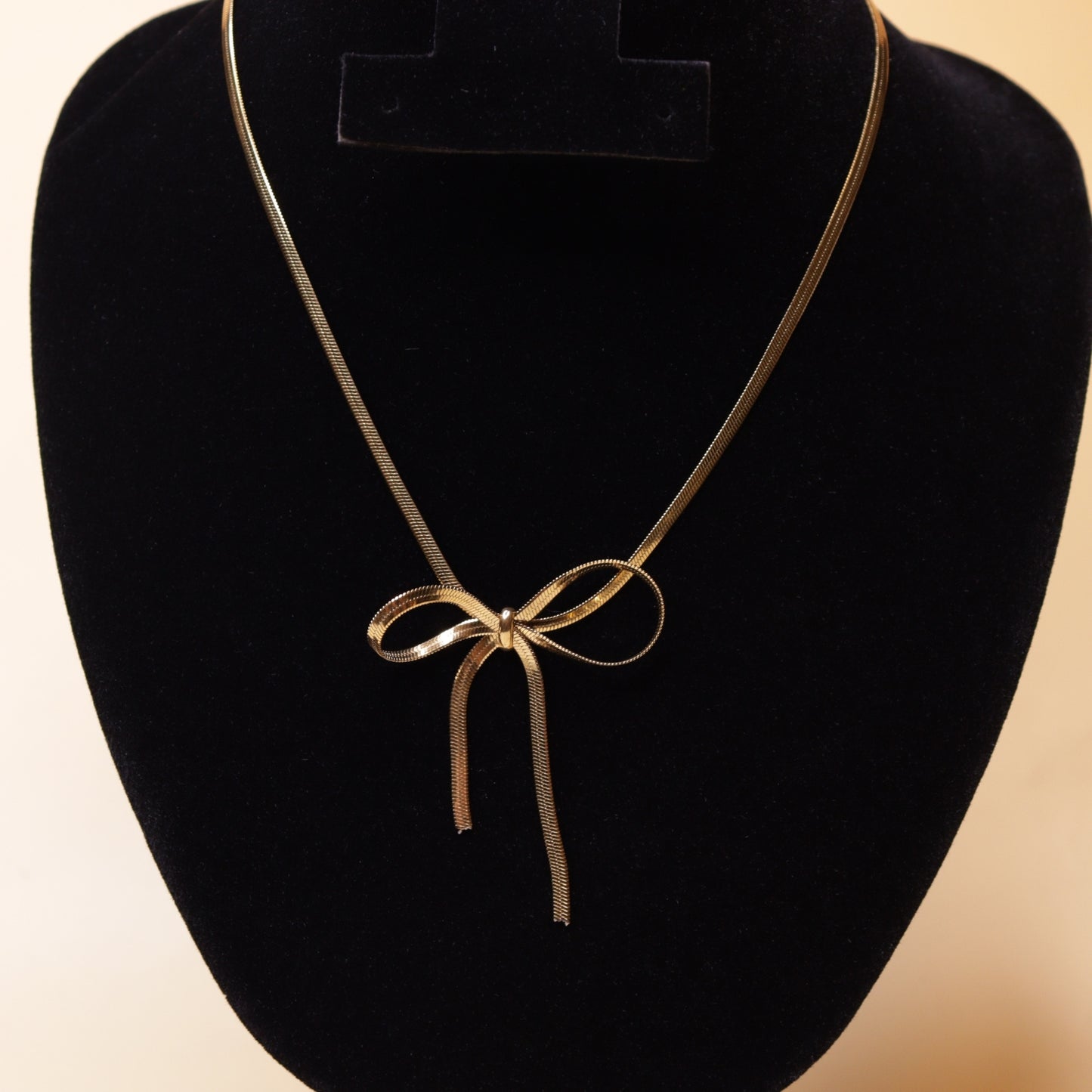 Ribbon Grace Neck Chain