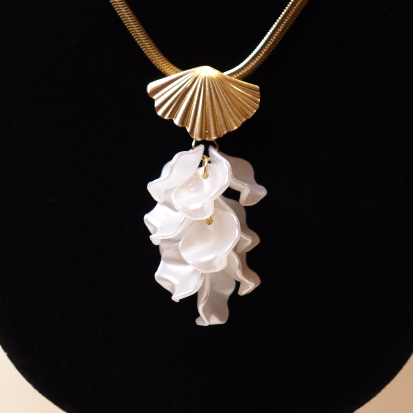 Seashell Bloom Neck Chain - 18K gold plated stainless steel neck chain close-up view - Mehraya