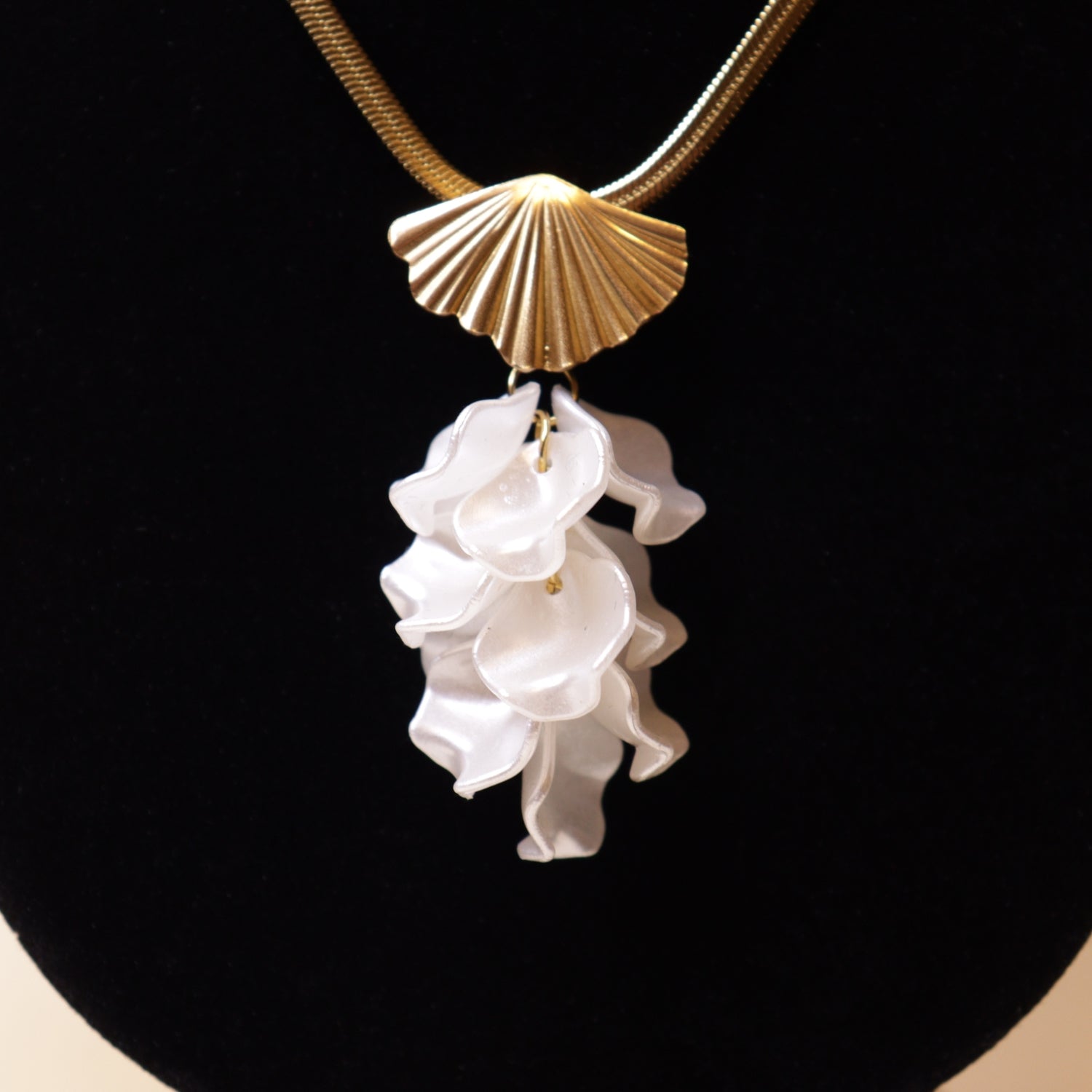 Seashell Bloom Neck Chain - 18K gold plated stainless steel neck chain close-up view - Mehraya