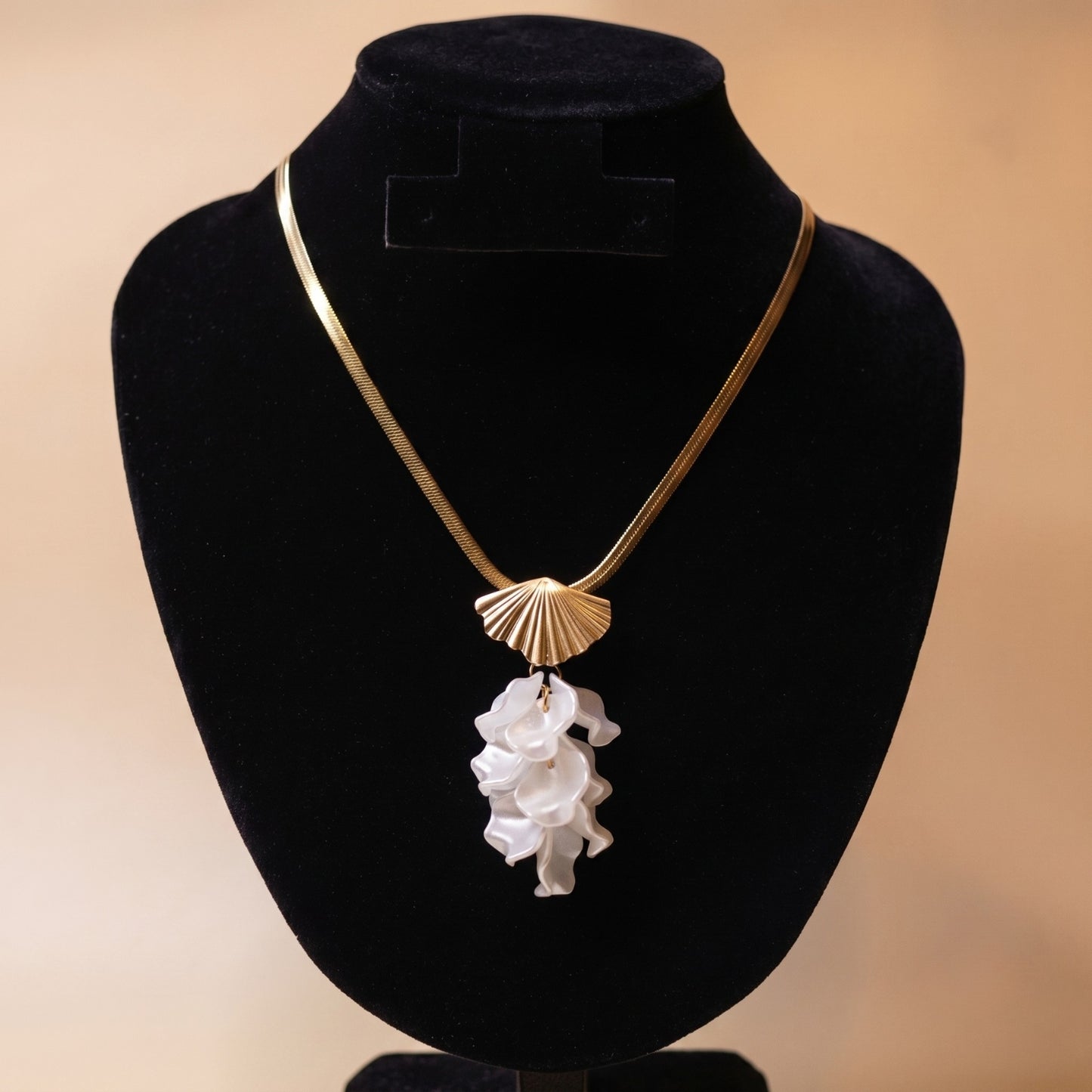 Seashell Bloom Neck Chain - 18K gold plated stainless steel neck chain close-up view - Mehraya