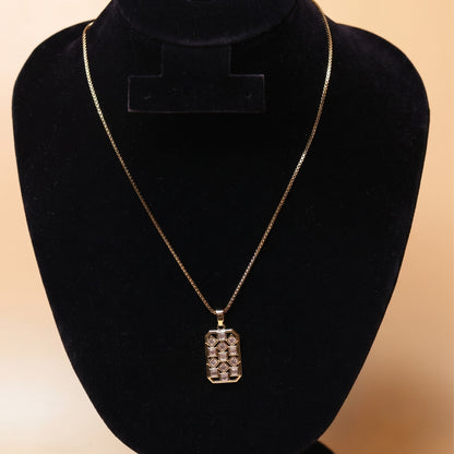 Shiny Grid Neck Chain - 18K gold plated stainless steel neck chain close-up view - Mehraya