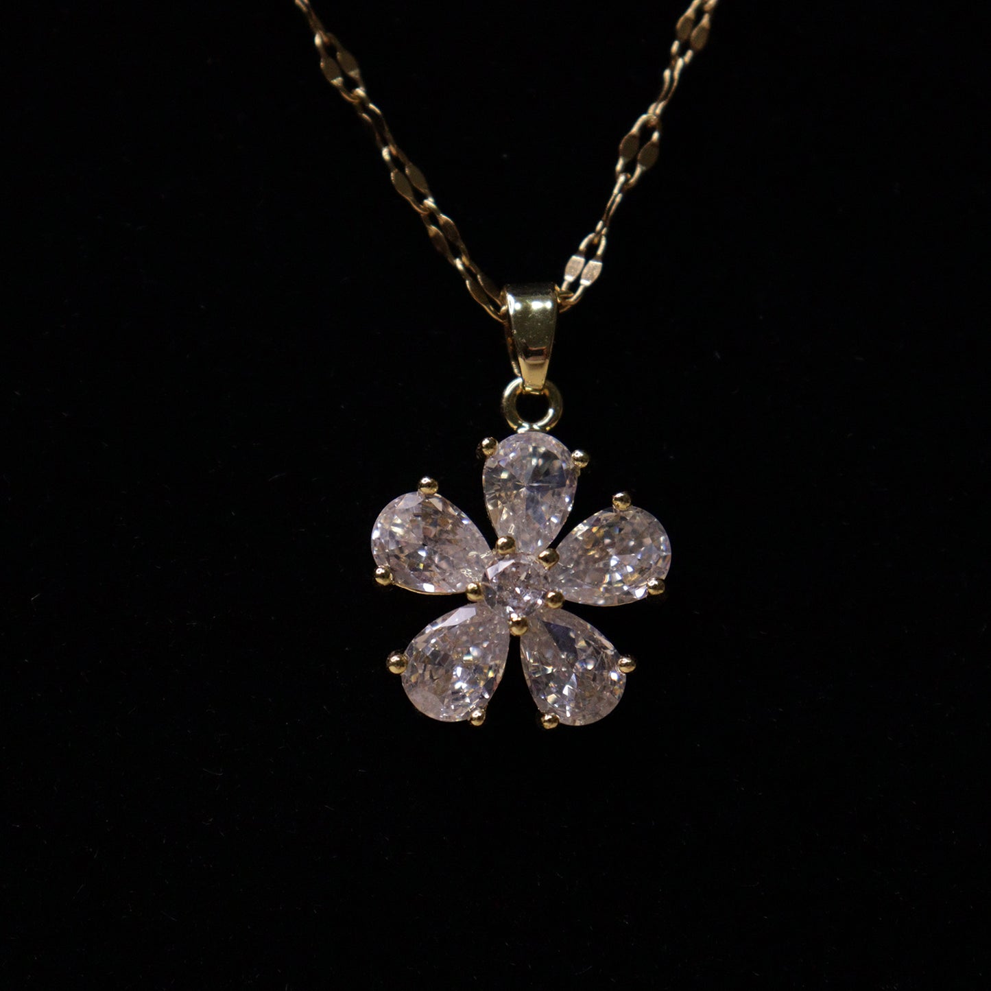 The Crystal Daisy Neck Chain