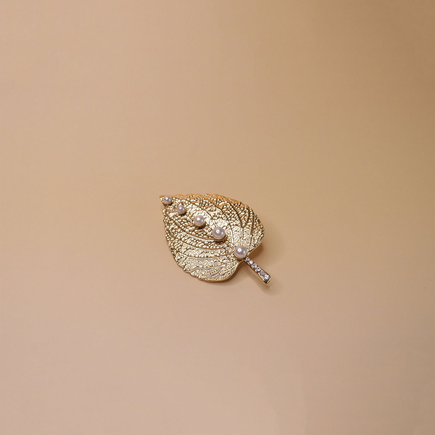 Petal Vein Pearl Brooch