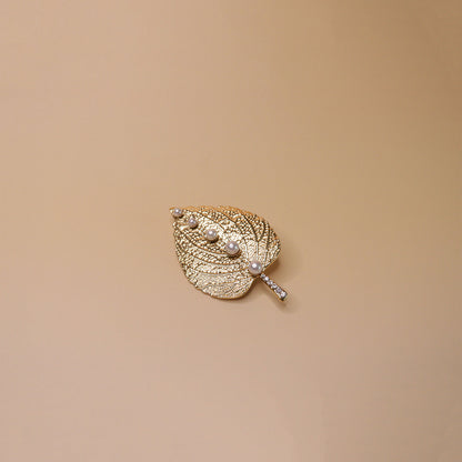 Petal Vein Pearl Brooch