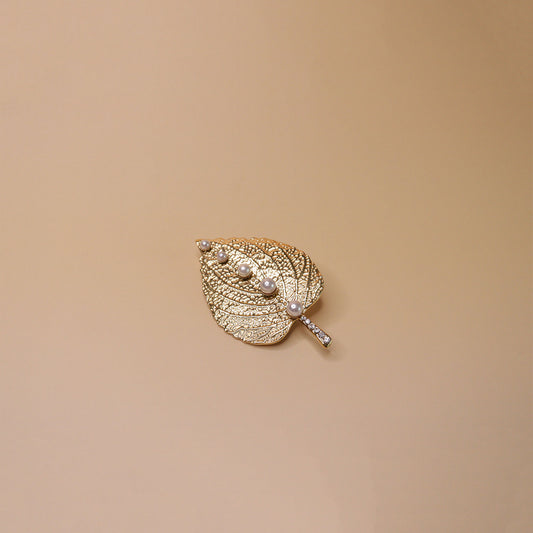 Petal Vein Pearl Brooch