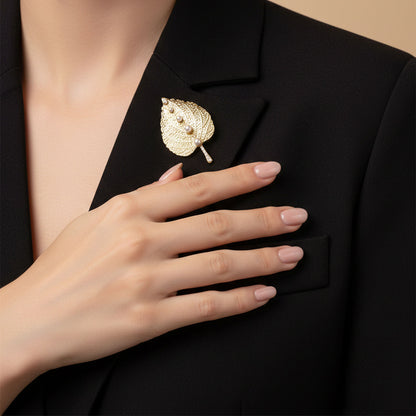 Petal Vein Pearl Brooch