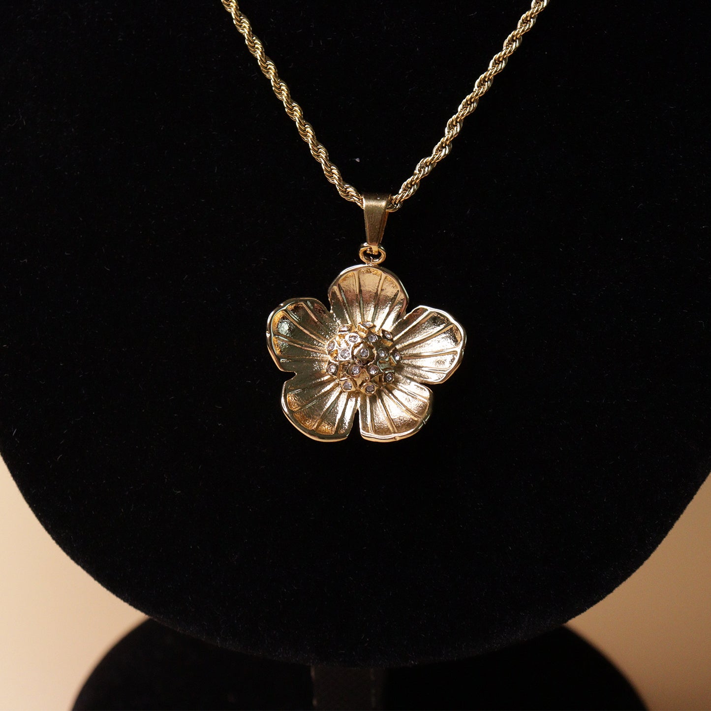 Flora Radiance Neck Chain