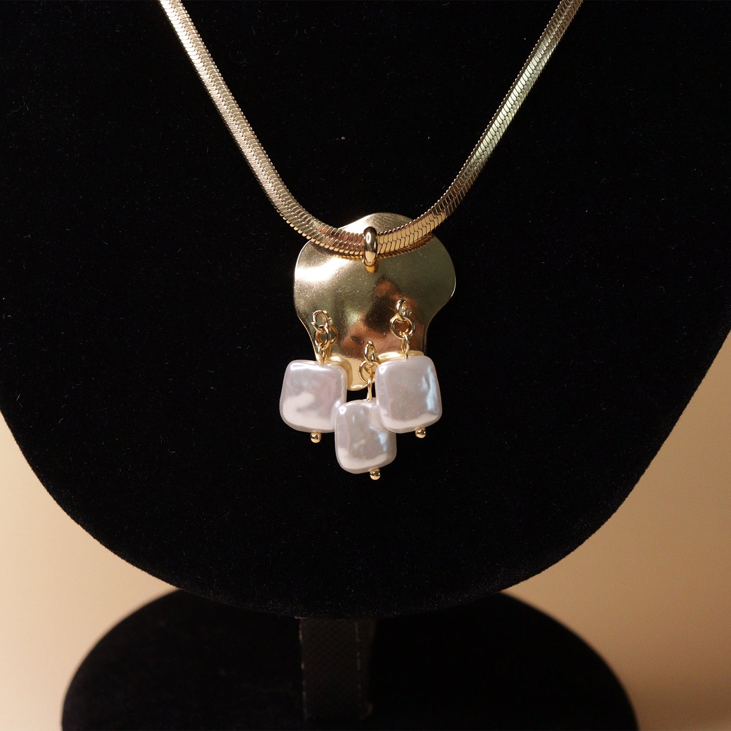 Molten Gold Pearl Neck Chain