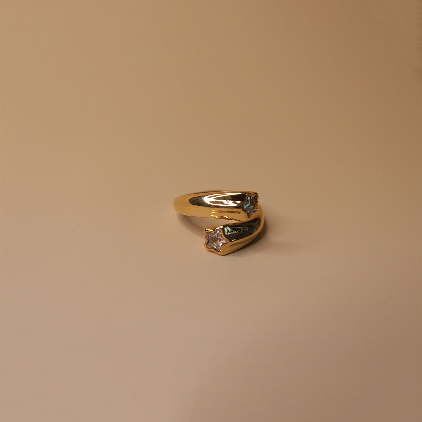 Star-Shaped Crystals Hugged-Style Ring