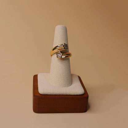 Star-Shaped Crystals Hugged-Style Ring