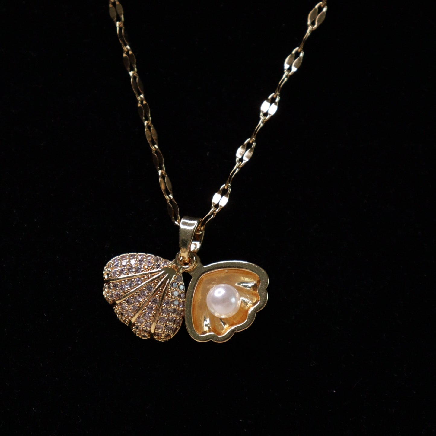Gold Crystal Shell Neck Chain