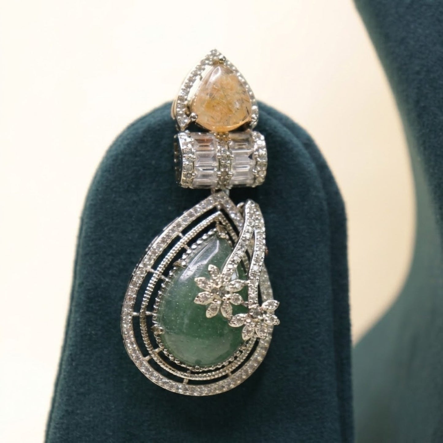 Royal Verdant Gemstone Set - rhodium-plated jewellery set - Mehraya - close-up view