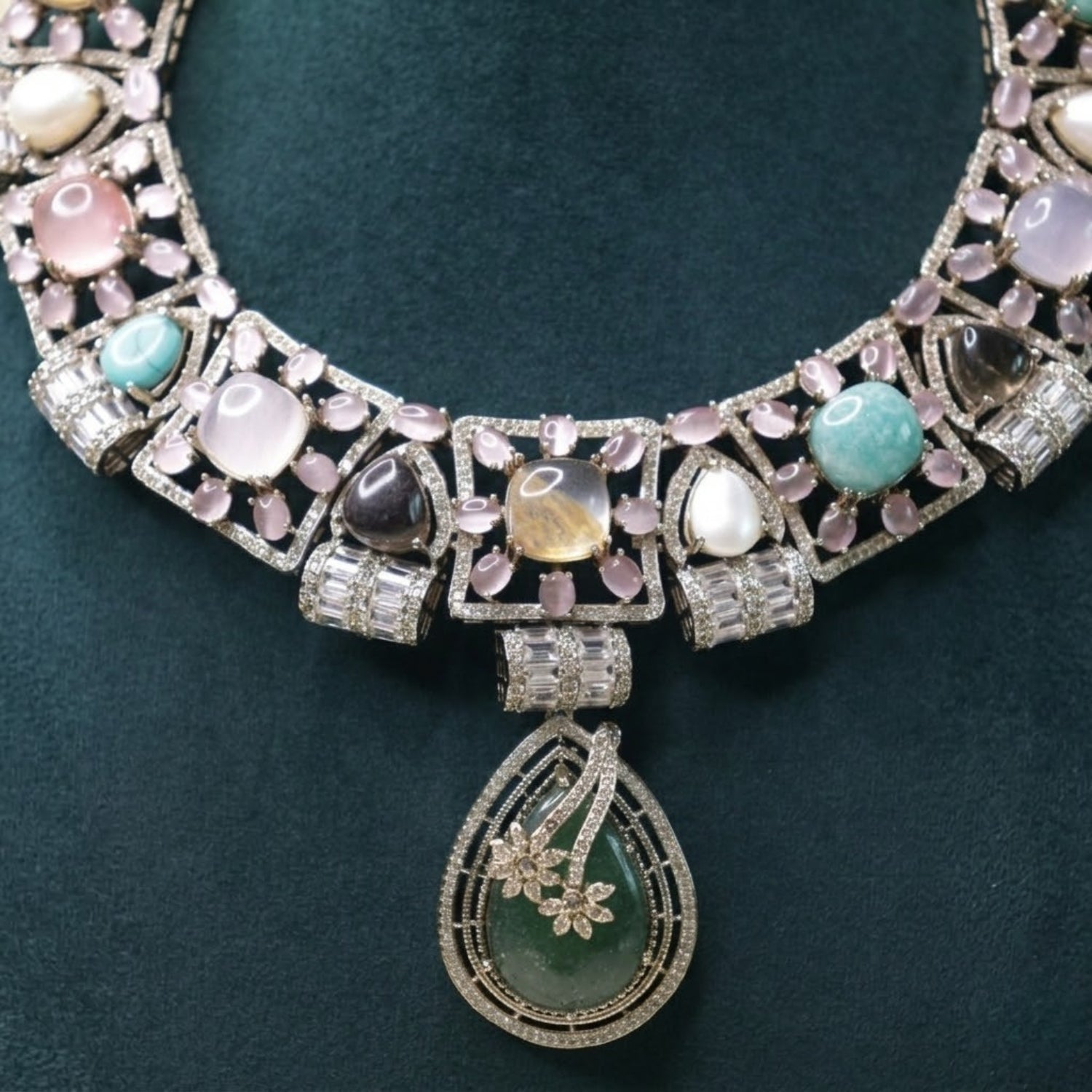 Royal Verdant Gemstone Set - rhodium-plated jewellery set - Mehraya - close-up view
