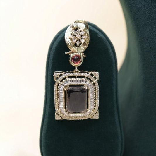 Noor Royale Doublet Set - 22K gold plated jewellery set - Mehraya - close-up view