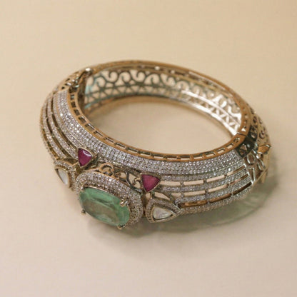 Timeless Crown Bangle