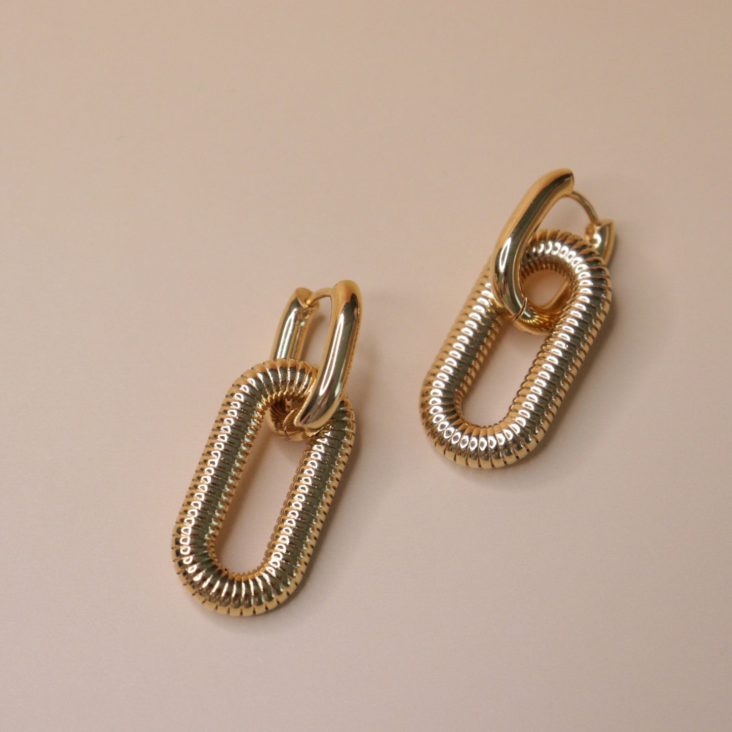 Bold Gaze Oval Earrings