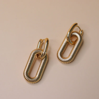 Bold Gaze Oval Earrings