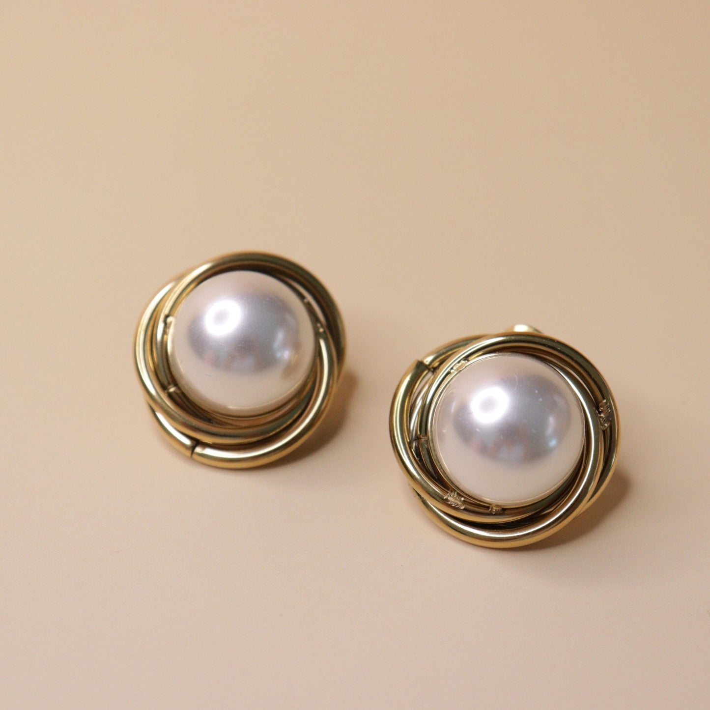 Coil Pearl Earrings
