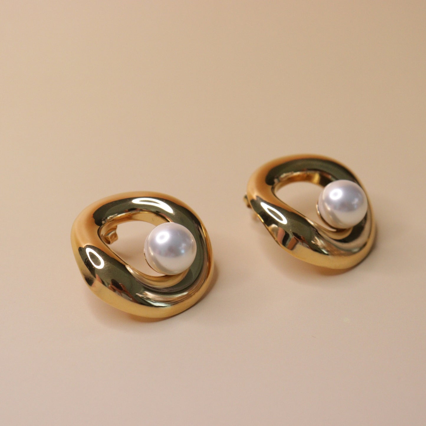 Pearl Halo Sculpt Earrings