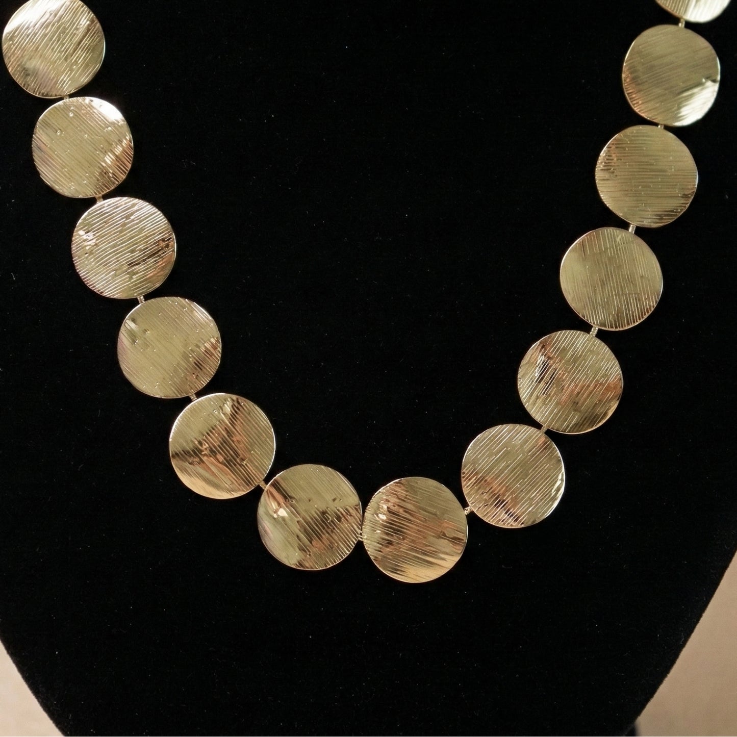 Aurelia Textured Neck Chain