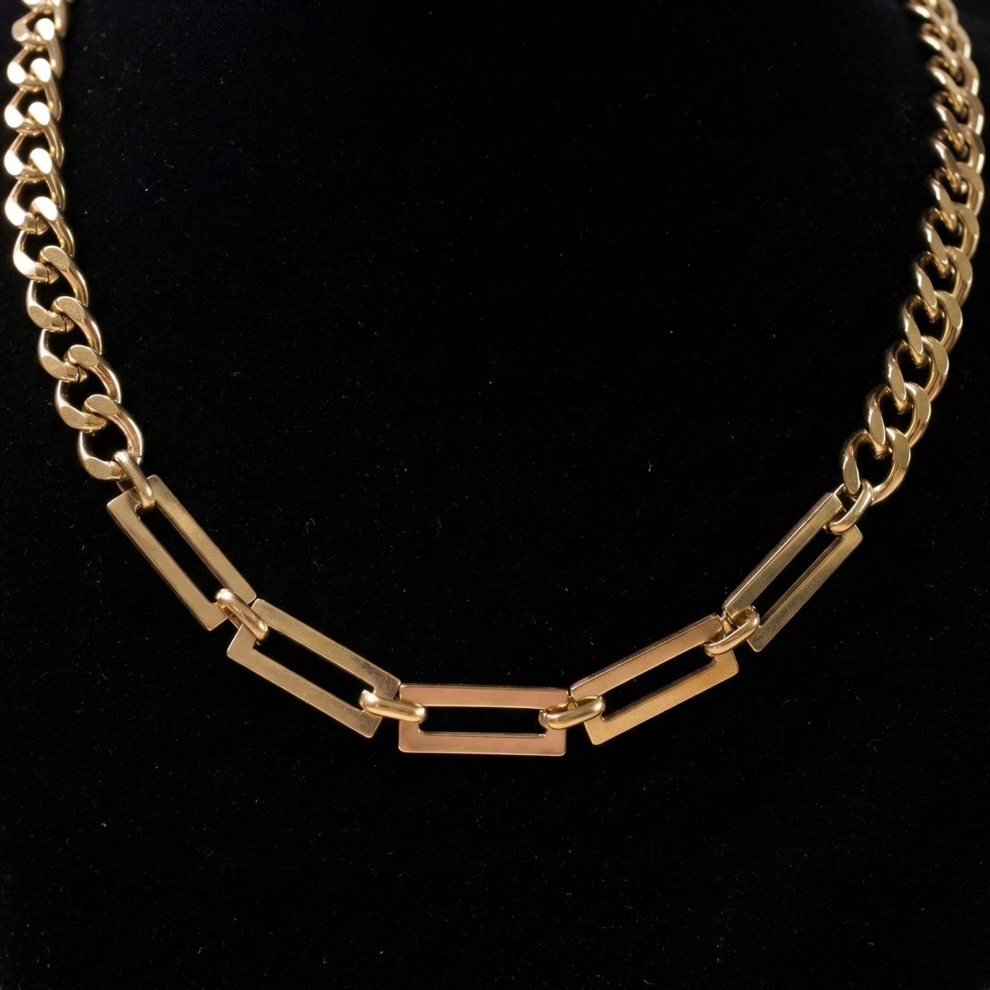 Linear Edge Curb Neck Chain
