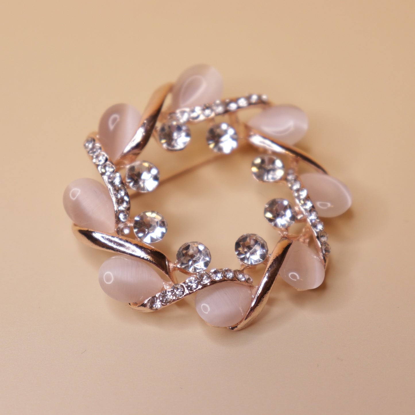 Roseate Wreath Brooch