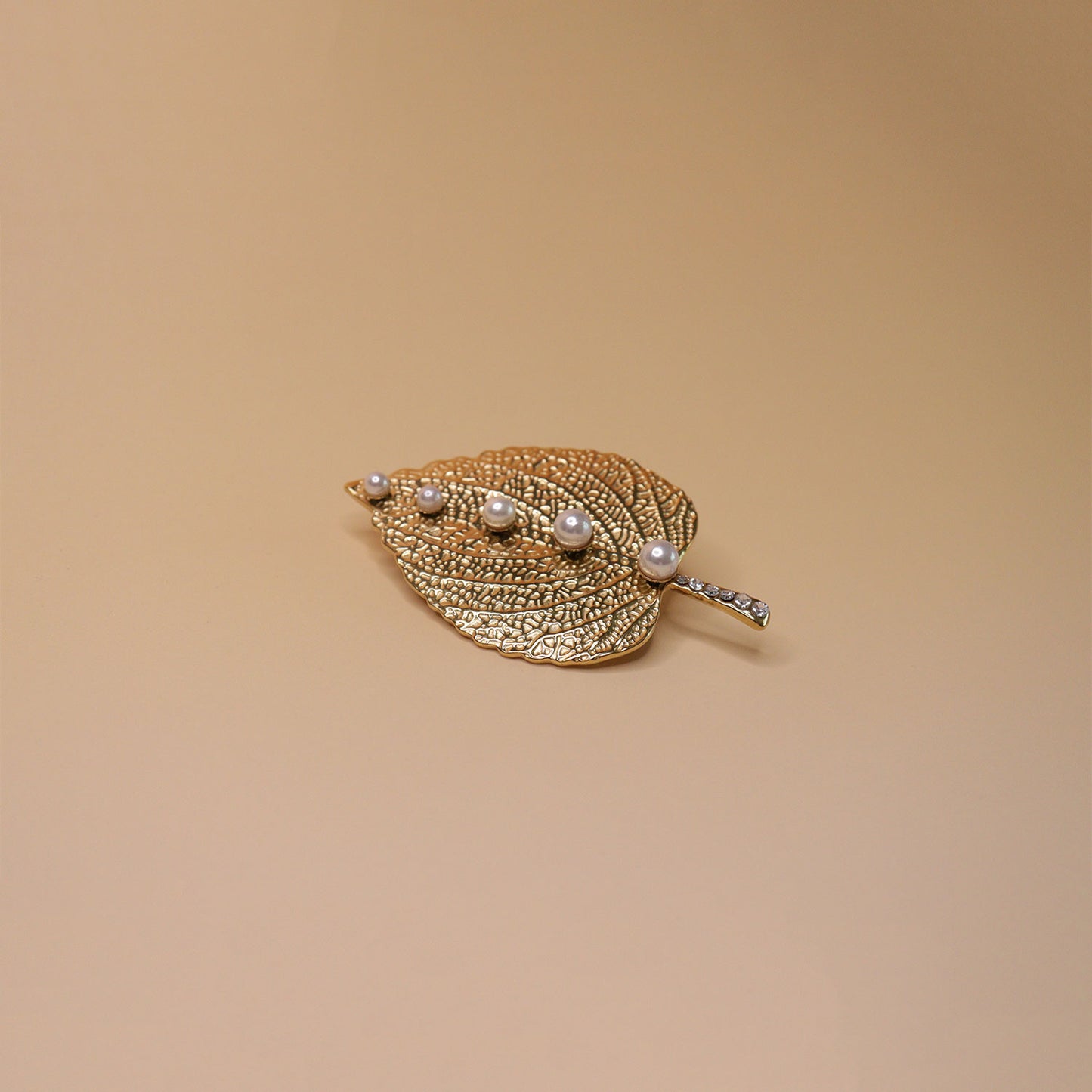 Petal Vein Pearl Brooch