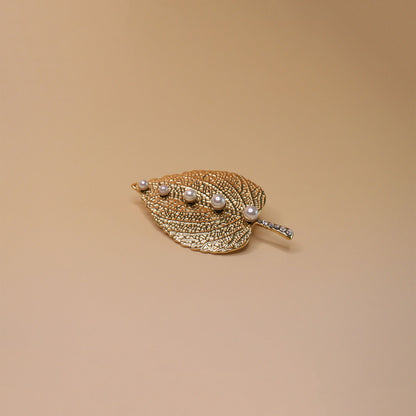 Petal Vein Pearl Brooch