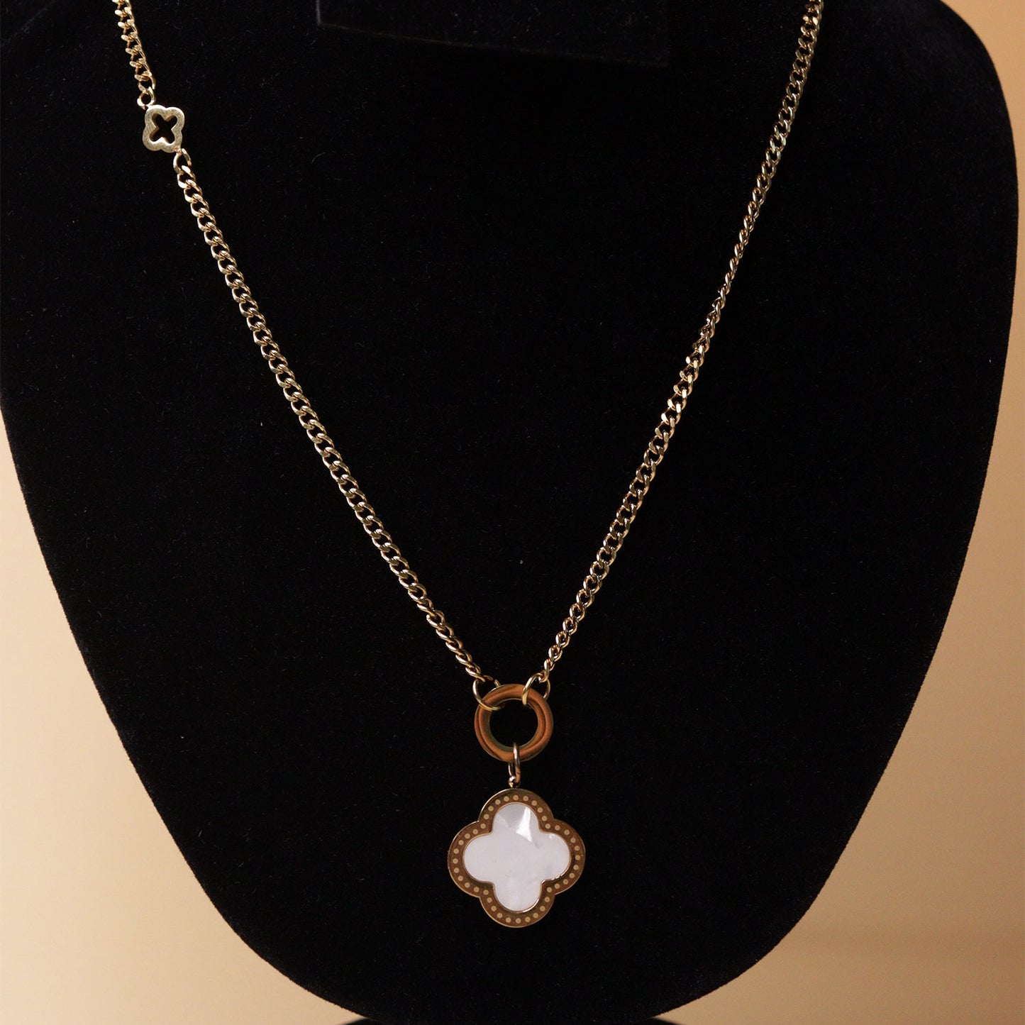 White Petal Clover Neck Chain