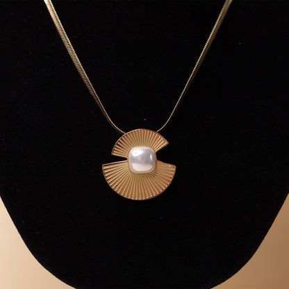 Gold Horizon Pearl Arc Neck Chain