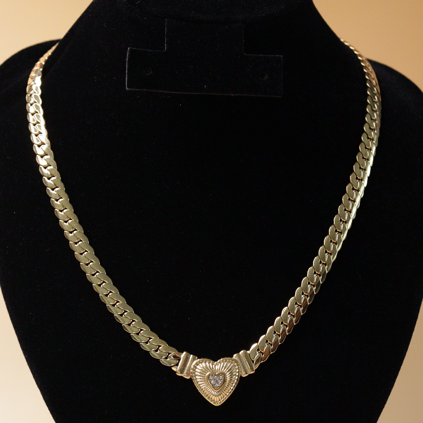 Valencia Glow Neck Chain