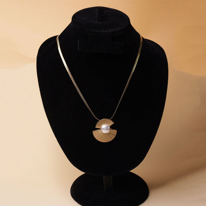 Gold Horizon Pearl Arc Neck Chain