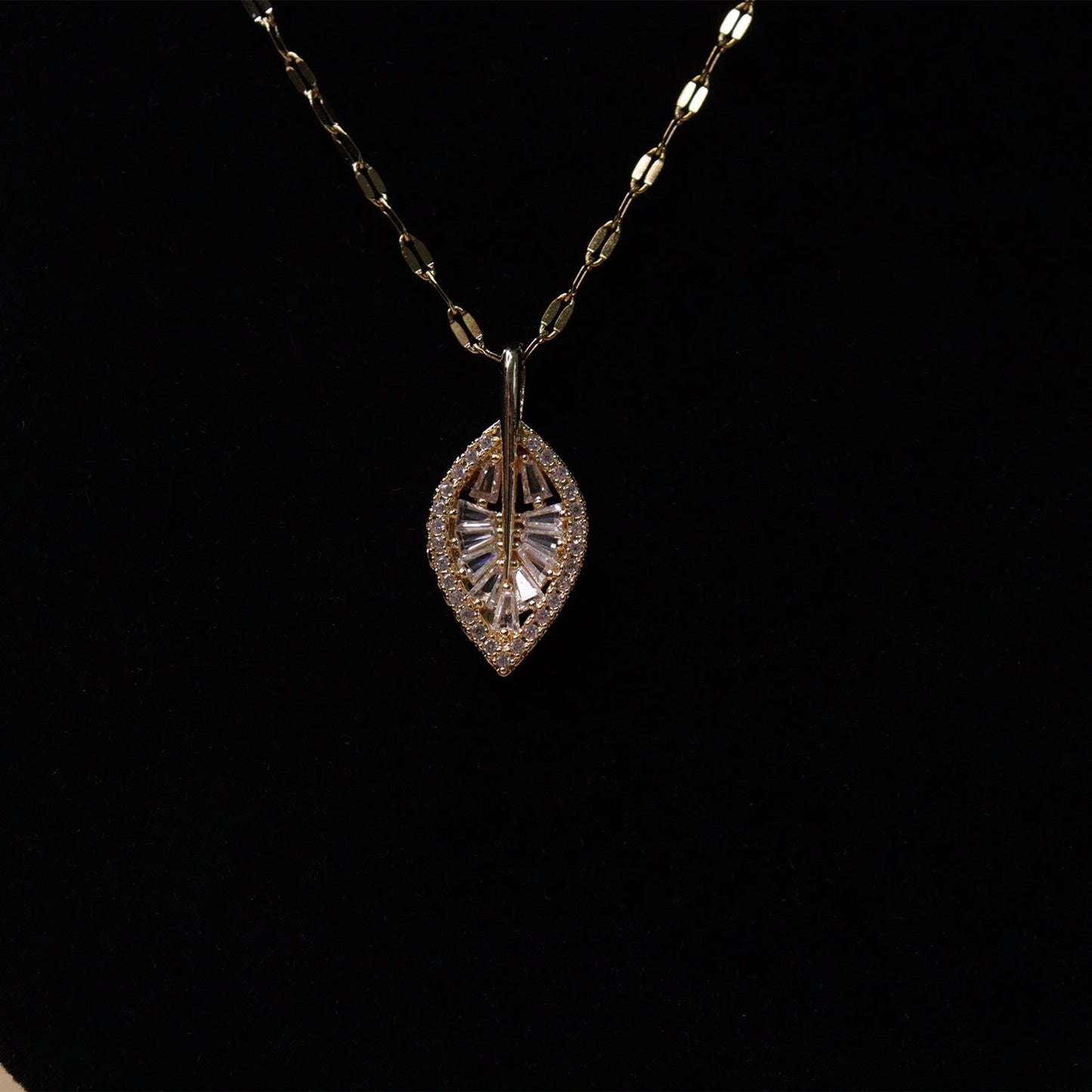 Bloomleaf Crystal Neck Chain