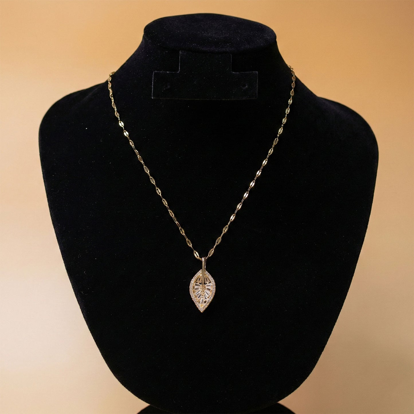 Bloomleaf Crystal Neck Chain