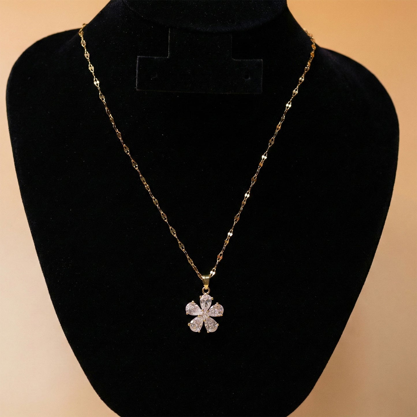 The Crystal Daisy Neck Chain