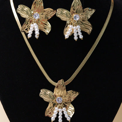 Gold Flower Pendant Set