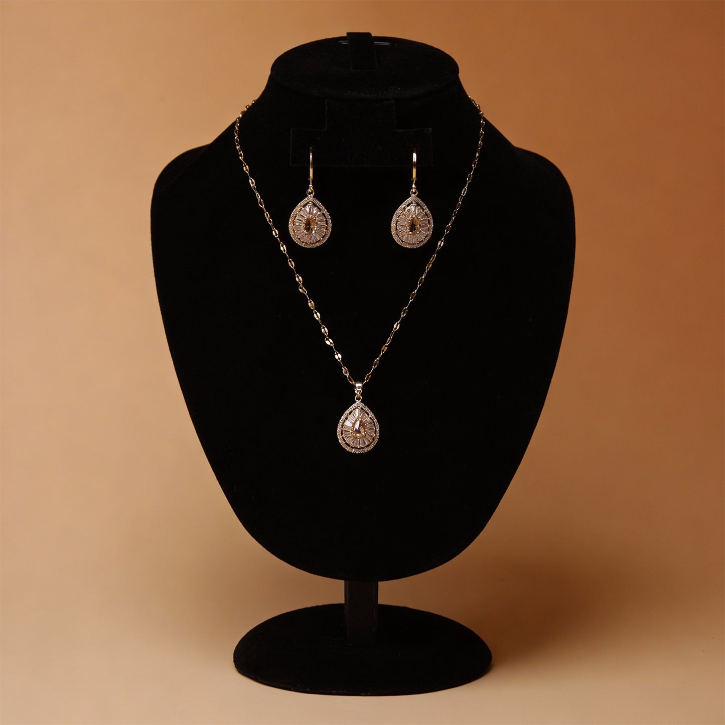 Ethereal Gold Pendant Set